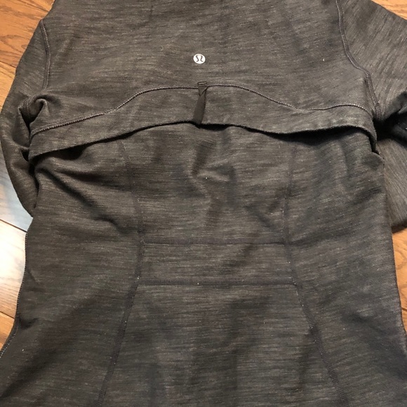 Lululemon grey stride zip up jacket, size 8 - Picture 4 of 4